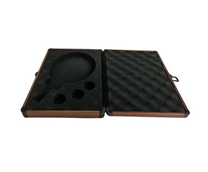 Étui pour <span class=keywords><strong>raquette</strong></span> <span class=keywords><strong>de</strong></span> <span class=keywords><strong>ping</strong></span>-<span class=keywords><strong>pong</strong></span> en aluminium rembourré avec panneau en bois grainé - Contient 1 <span class=keywords><strong>raquette</strong></span> <span class=keywords><strong>de</strong></span> tennis <span class=keywords><strong>de</strong></span> table et 3 balles - Product Image 1