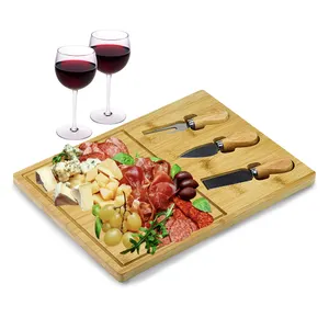 Planche à fromage en bambou naturel de cuisine avec couteau ensemble de rangement magnétique planche de service en bois pour la confiserie au fromage