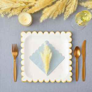 Assiettes en carton jetables carrées à bords festonnés 9 pouces, motif feuille d'aluminium blanc et or, carton blanc 350 g/m², approuvé par la FDA, fournitures de fête - Product Image 1