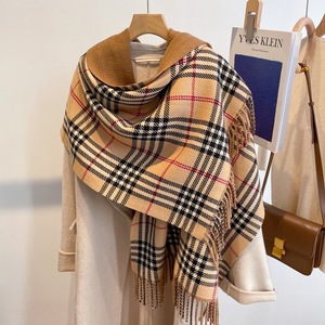 <span class=keywords><strong>Sciarpa</strong></span> Invernale di Lusso per Donna, Design a Quadri con Nappine, Alta Qualità, Prodotta in Cina - Product Image 4