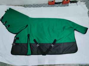 Meilleures ventes 2026 : Couverture pour cheval en vert et noir, en matériau durable, motif uni, pour la protection du cheval - Product Image 2