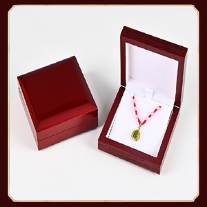 Boîte de rangement en <span class=keywords><strong>bois</strong></span> rouge personnalisé pour bijoux collier pendentif avec lumière LED pour l'artisanat du <span class=keywords><strong>bois</strong></span> boîtes en <span class=keywords><strong>bois</strong></span> enseignes murales - Product Image 2