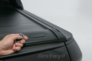 ฝาปิดกระบะท้ายรถกระบะอลูมิเนียม BESTWYLL แบบม้วนเก็บอัตโนมัติ สำหรับ KGM Musso EV EA-P136A - Product Image 4