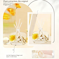 Diffuseur à bâtonnets en verre 100 ml, fait main, avec design floral préservé, huile d'aromathérapie naturelle, parfum longue durée pour la décoration intérieure