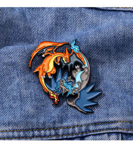 Pin enamel Charizard, monster poke naga keren bergaya kartun - Product Image 4