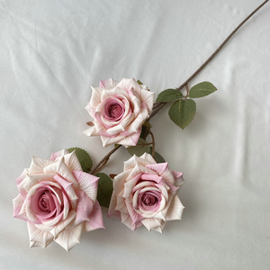 Bouquet de mariée de style européen avec 3 roses artificielles en satin gaufré à longues tiges, effet diamant - Product Image 6