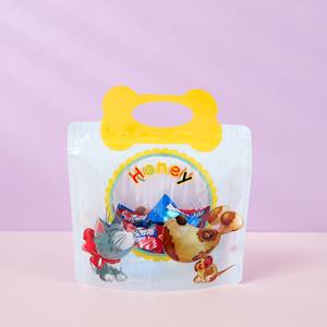 Bolsa de plástico con asa para envasar dulces, bocadillos, juguetes pequeños y condimentos, con diseño colorido y atractivo. - Product Image 5