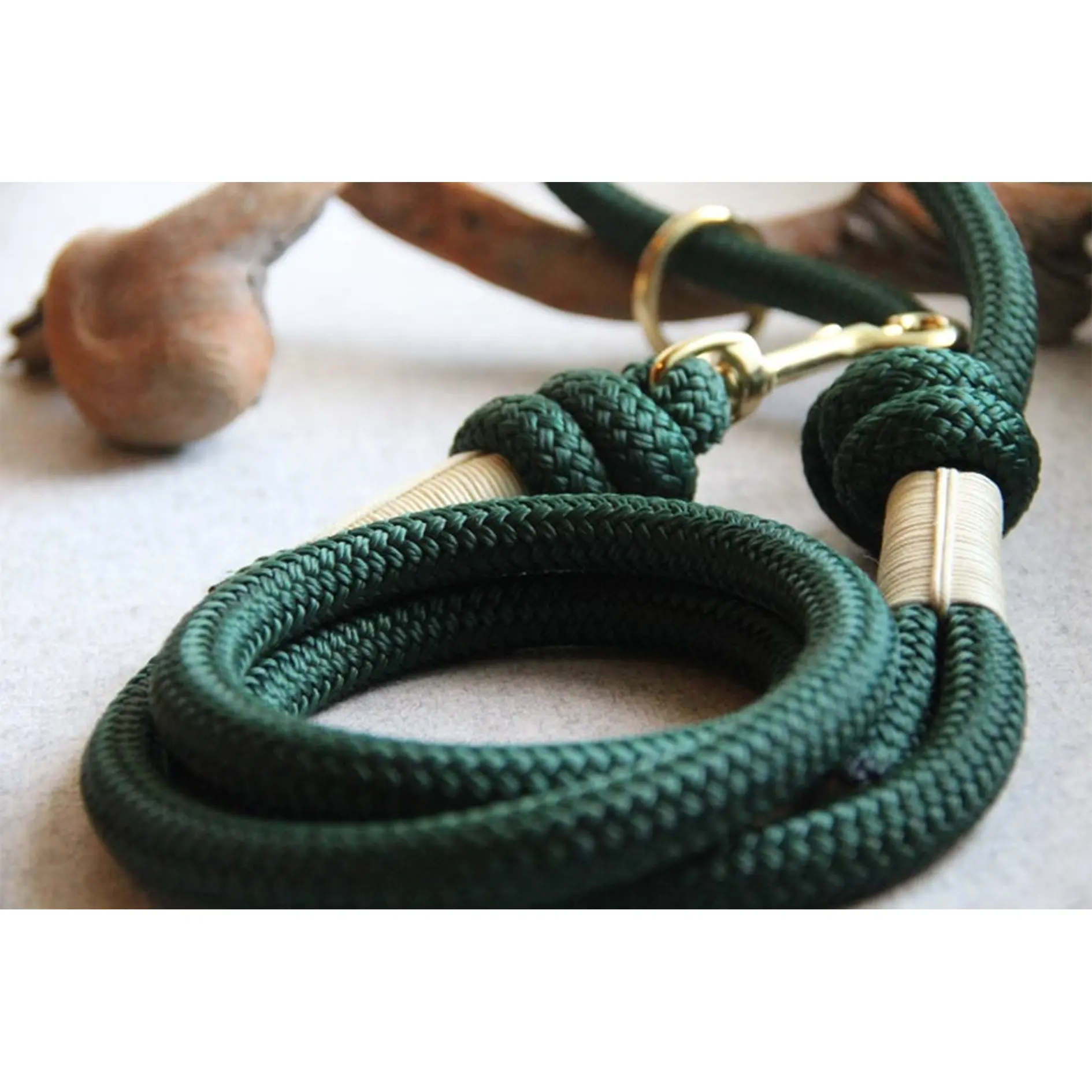 Wholesale high quality Dark green nylon rope lead with knots and cream whipping cord