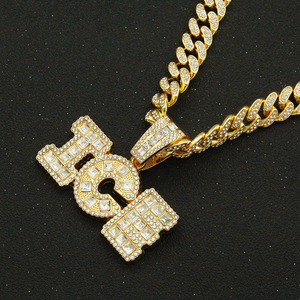 Collier Pendentif Lettre en Alliage Hiphop Exagéré Plaqué Or Personnalisé pour Hommes – Bijou Tendance Très Vendu - Product Image 1