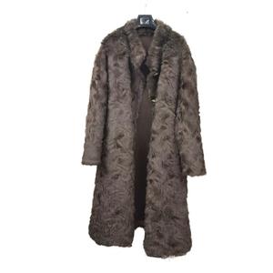 शानदार विंडप्रूफ मुद्रित बुना हुआ शॉर्ट गोल्डन मिनी नकली फर कॉलर के साथ सुंदर नकली फर कैप स्टाइल कोट - Product Image 3