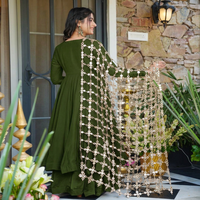 Robe longue élégante verte avec broderie chaîne et dentelle, coupe trapèze, manches longues, pour soirée, coupe classique, col en U, en polyester tissé pour femme