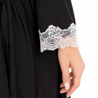 Kimono Pendek Hitam untuk Wanita dengan Aksen Renda Putih di Manset, Kerah V, Ikat Pinggang, Baju Tidur, Gaun Pengiring Pengantin, Gaun untuk Persiapan Pernikahan