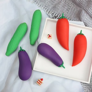 Juguete Antiestrés de Frutas y Verduras, Suave y Agradable al Tacto, de TPR, Berenjena, Chile, Pepino, Plátano, Zanahoria - Product Image 5