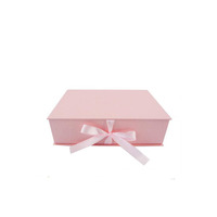 Emballage de luxe pour perruques, boîte noire avec fermeture magnétique, emballage rigide doublé de satin, boîtes cadeaux pour perruques avec insert en tissu satiné