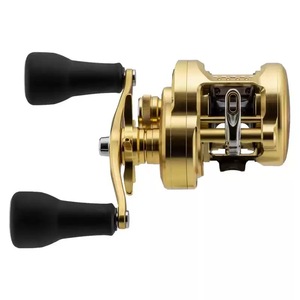 Carrete de Pesca SHIMANO CALCUTTA CONQUEST 23 CQ MD para Pesca en Mar, Tipo Tambor, para Lanzamiento de Señuelos, con Construcción Metálica y Señuelo - Product Image 1