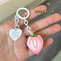 Pendentif réaliste fraise rose et porte-clés en forme de cœur, accessoire de jouet alimentaire en chocolat doux et tendre