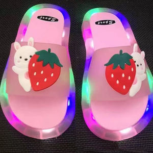 Chaussons personnalisés pour bébés, enfants, filles, garçons, adolescents, en PVC, avec lumière LED, antidérapants, brillants, pour l'été, chaussures décontractées - Product Image 1