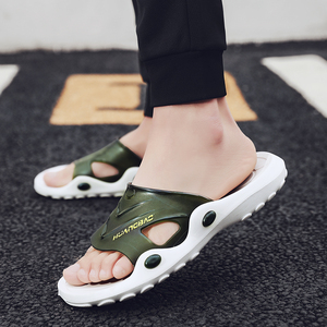 Nuevas zapatillas Chanclas para hombre Sandalias de verano Ropa de moda de playa para hombre - Product Image 2