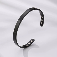Ensemble de bracelets joncs ouverts magnétiques en acier inoxydable, finition polie, minimaliste, disponible en Noir, Or, Argent, Or rose et Arc-en-ciel (cinq couleurs)
