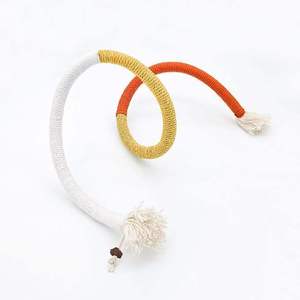 Juguetes de Nailon para Masticar para Gatos de 27.55 Pulgadas con Bloques de Color Naranja+Amarillo+Beige, Seguros y con Efecto Estimulante para Aliviar el Aburrimiento - Product Image 1