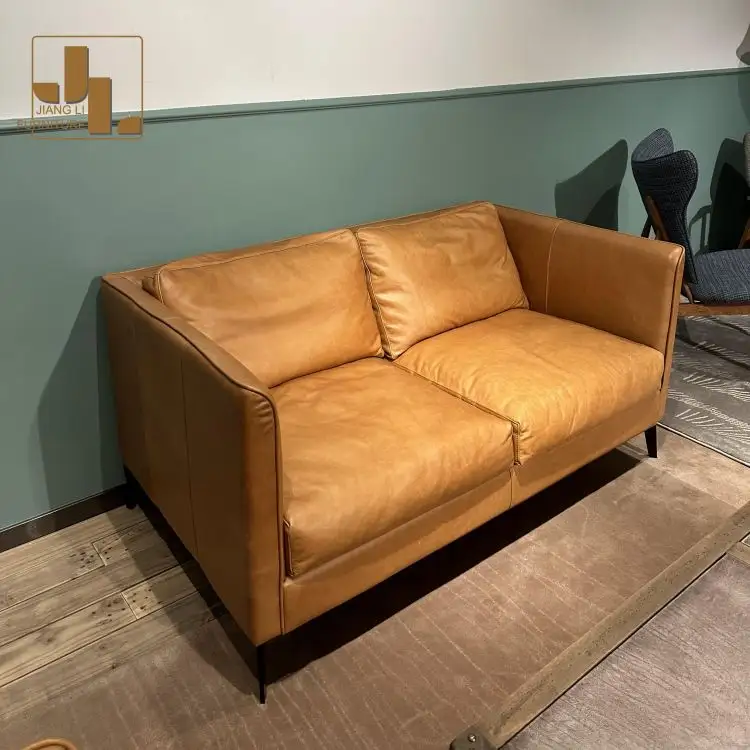 Moderno nórdico sala de estar sofá de cuero marrón marco de madera simple pequeño apartamento htoel 2 asientos sofá de lujo muebles