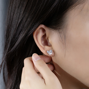 Boucles d'oreilles Messi Jewelry MSE-905 en or blanc 9 carats avec émeraude en forme de poire et diamants marquise pour femmes - Product Image 2