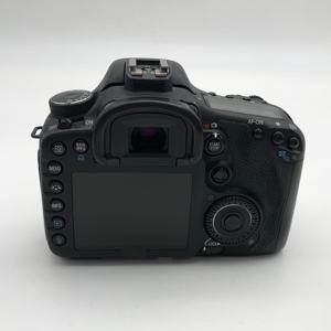 Appareil photo reflex numérique <span class=keywords><strong>Canon</strong></span> <span class=keywords><strong>7D</strong></span> A+ d'occasion, 1080p HD + Wi-Fi, idéal pour le tournage de documentaires indépendants, équipement photographique d'occasion B2B - Product Image 1