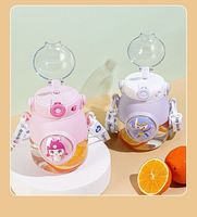Bouteille d'eau portable en plastique PC écologique de 900 ml avec paille et bouchon, motif dessin animé, grande capacité, pour enfants, idéale pour l'école et le sport – Vente en gros usine