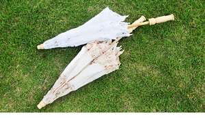 Sombrilla <span class=keywords><strong>de</strong></span> Encaje Blanco Vintage con Diseño Floral, Sombrilla <span class=keywords><strong>de</strong></span> Novia para Bodas, Fiestas <span class=keywords><strong>de</strong></span> Té, Fotografía y Estilismo, con Guante <span class=keywords><strong>de</strong></span> Encaje y Abanicos - Product Image 3