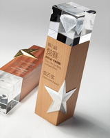 Trophée hybride bois et cristal de luxe avec gravure laser 3D pour récompenses d'honneur et célébrations de réalisations d'entreprise