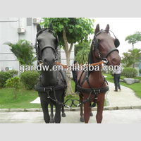 Chariot de course de chevaux de sport extérieur à 2 chevaux avec harnais d'arbre en plastique à selle occidentale