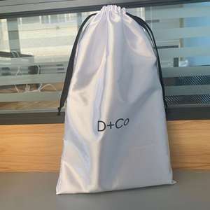 ถุงใส่ผมวิกซาตินหรูหราขนาด 40*30 ซม. พร้อมโลโก้สั่งทำ ขนาด 10*4 นิ้ว เชือกผูกแบบไหมย่อยสลายได้สำหรับบรรจุภัณฑ์ของขวัญ - Product Image 4