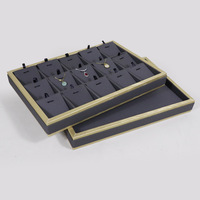 Plateaux de présentation de bijoux en cuir modernes et raffinés pour colliers, boucles d'oreilles et bagues - Marque BXR, OEM/ODM disponible