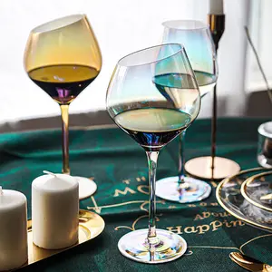 2022INS สร้างสรรค์ไวน์สีแก้วไวน์สูงลักษณะระดับค๊อกเทลพราวสีถ้วยผู้ผลิตขายส่ง