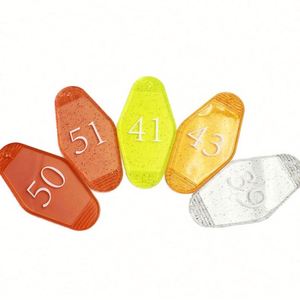 พวงกุญแจพลาสติกวินเทจแบบเรโทรสั่งทำขายส่ง พวงกุญแจเปล่าสำหรับพิมพ์ลายซับลิเมชั่น สำหรับป้ายกุญแจโรงแรมและโมเต็ล - Product Image 1