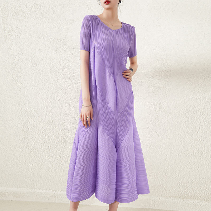 สีแดงม่วง