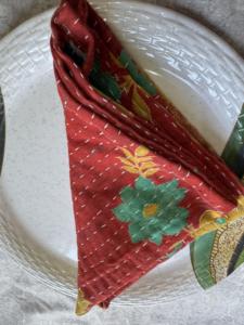 Serviettes en coton Kantha brodées, faites à la main, style bohème, réutilisables pour cocktails, déjeuners, dîners, mariages. - Product Image 3