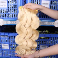 12A 15A Mèches de cheveux humains vierges bruts, cuticules naturelles alignées, non traitées, couleur blonde 613, ondulation naturelle, vente en gros