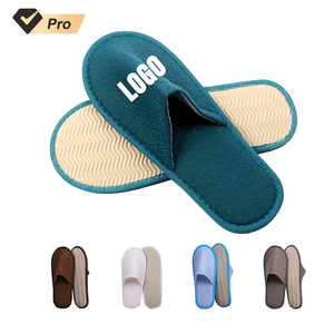 Pantoufles d'hôtel personnalisées pantoufles de <span class=keywords><strong>spa</strong></span> jetables brodées pantoufles d'invités en velours avec logo personnalisé - Product Image 1