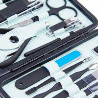 Ensemble de manucure de voyage de luxe en acier inoxydable caoutchouté texturé, 18 pièces, avec coupe-ongles et accessoires de pédicure