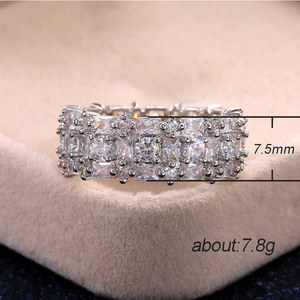 Bague de luxe à quatre griffes pavées pour hommes et femmes, bijou de doigt élégant et tendance - Product Image 5
