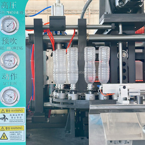 Machine de soufflage de bouteilles en plastique entièrement automatique à 6 cavités avec cylindres importés, valve d'air haute pression et disjoncteur - Product Image 4