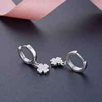 POLIVA Boucles d'oreilles lustre trèfle à quatre feuilles Design de fleurs à la mode Rhodium et zircone en gros 925 argent pour cadeaux