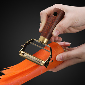 Mini éplucheur 3-en-1 en acier inoxydable avec manche en bois, éplucheur manuel pour légumes, fruits et pommes de terre, couleur naturelle, 2 pièces - Product Image 5