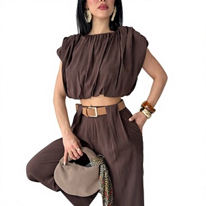 Ensemble deux pièces pour femme, haut sans manches en crêpe avec détail plissé et pantalon taille haute, marron uni, tenue décontractée printemps-été - Product Image 1