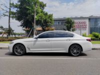 BMW 525Li 2022 d'occasion, pack M Sport, berline, 2.0T Turbo RWD, empattement long, bien entretenue, faible kilométrage, prête à être expédiée