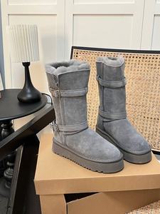 High-quality luxurious designer-made warm boots for women, stylish and suitable for outdoor wear. - Product Image 2
