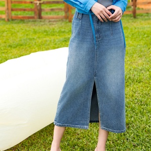Jupe mi-longue en jean formelle taille naturelle pour femme, respirante, avec fente avant et détail poches, idéale pour l'été - Product Image 1