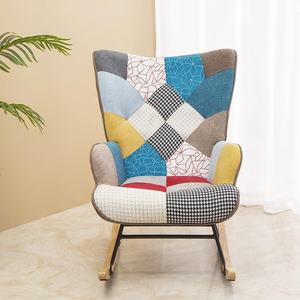<span class=keywords><strong>Fauteuil</strong></span> <span class=keywords><strong>patchwork</strong></span> coloré Base en bois massif Chaises à <span class=keywords><strong>bascule</strong></span> en tissu du milieu du siècle avec pieds en bois - Product Image 5
