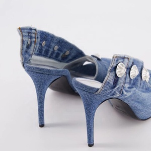Sandalias de mezclilla con botones para mujer, de tacón de aguja y punta cuadrada, estilo mule, para vestir - Product Image 5